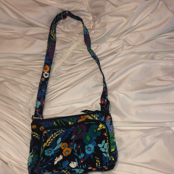 Vera Bradley cross body - Picture 1 of 4
